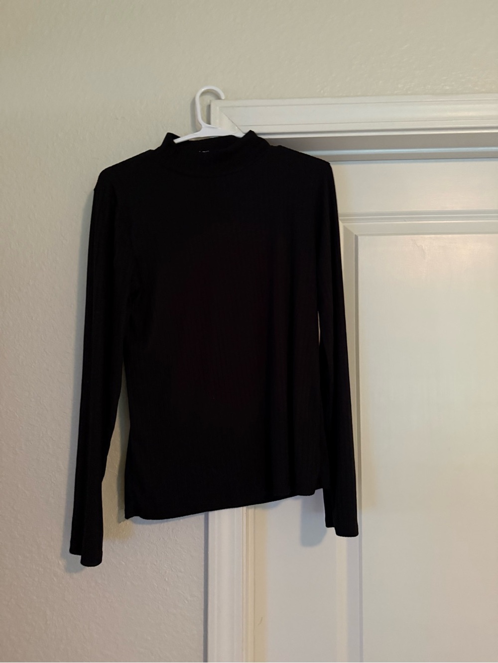 Women's Black Long-Sleeve Mock Neck Top